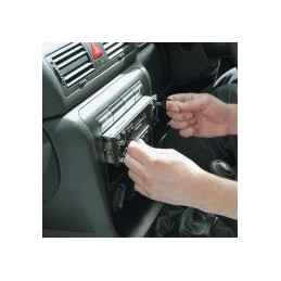 AUTO RADIO VERWIJDEREN